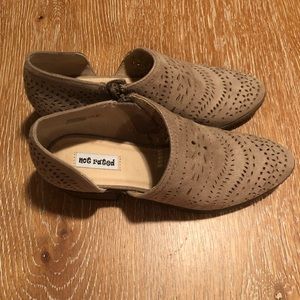 New. Not Rated Anouk taupe bootie